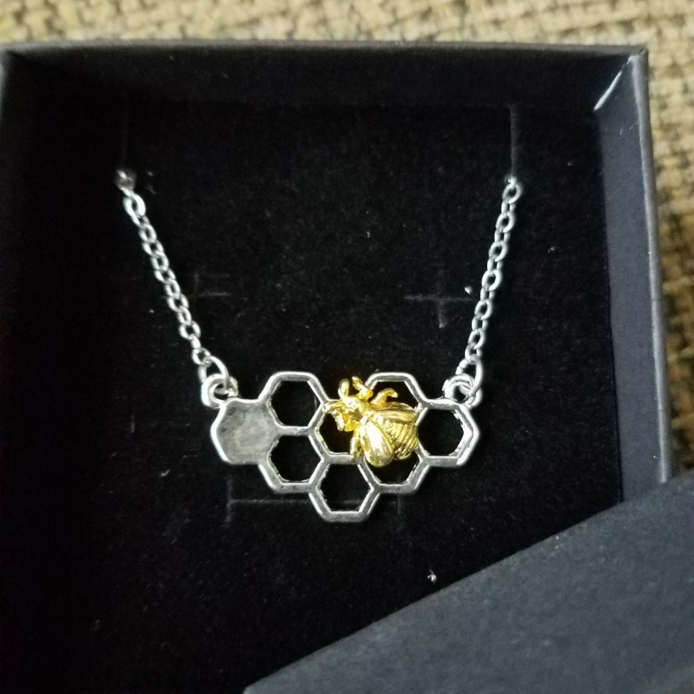 NIB M Jatoria honeycomb bee necklace - Picture 4 of 5